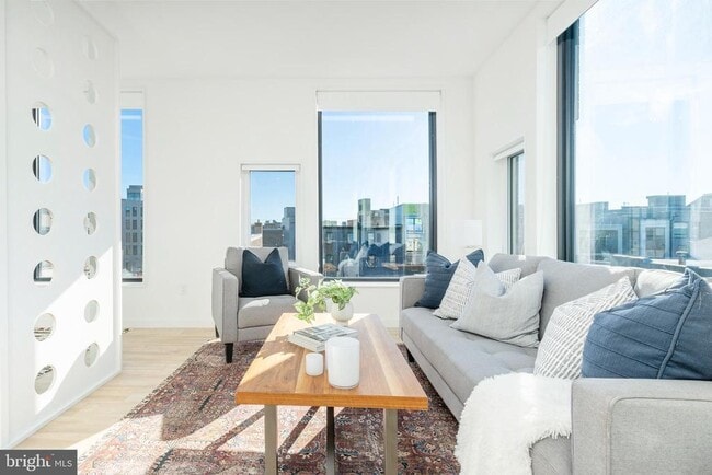 Building Photo - 1131-39 N Front St