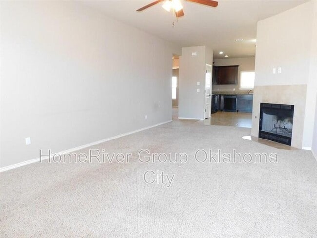 Building Photo - 1324 Eagle Dr