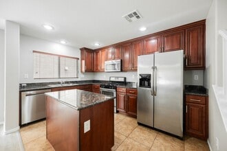 Building Photo - 454 Brompton St
