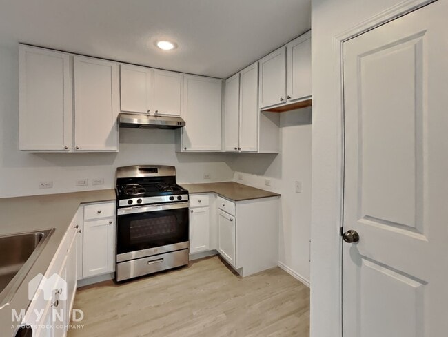 Building Photo - 9007 Lunar Cove