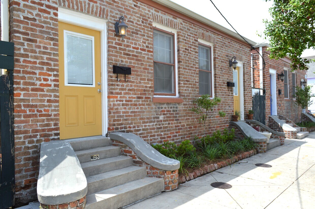 Exterior - 628 Saint Ferdinand St
