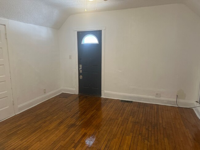 Building Photo - Cozy 1 BR/BA near hospitals!