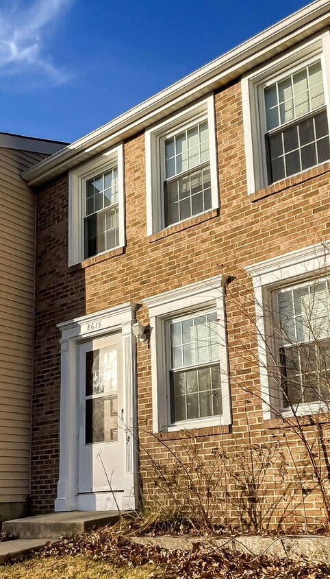 Foto principal - Serene 3 Bed 1.5 Bath Townhome In Newingto...