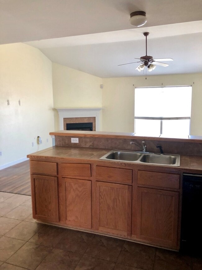 Building Photo - 5239 Hemingway Dr