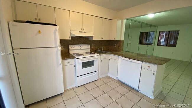 Building Photo - 5440 W 21st Ct