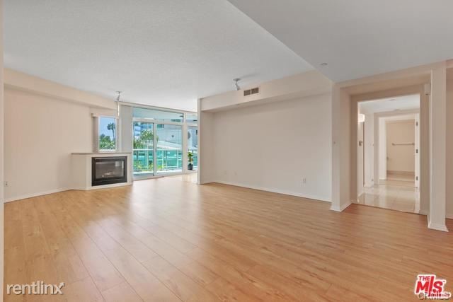 Primary Photo - 13600 Marina Pointe Dr