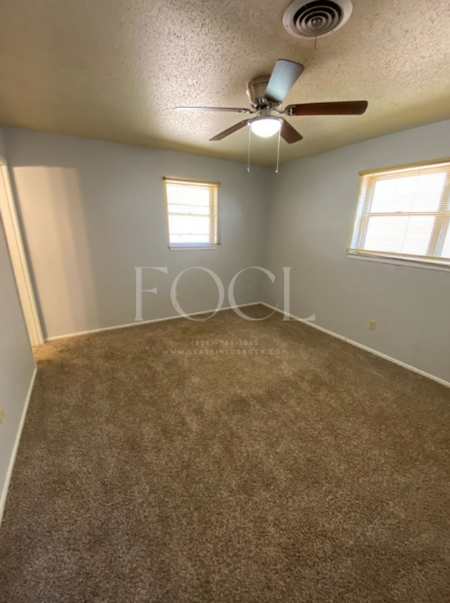 Building Photo - 4 bedroom, 2 bath, Covered Parking - $1,70...