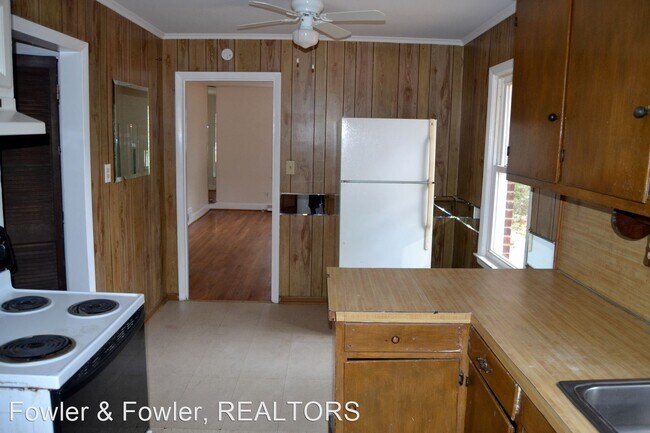 Building Photo - 3 br, 1 bath House - 1604 Eastchester Drive