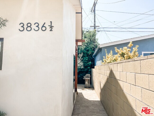 Foto del edificio - 3836 1/2 Seneca Ave