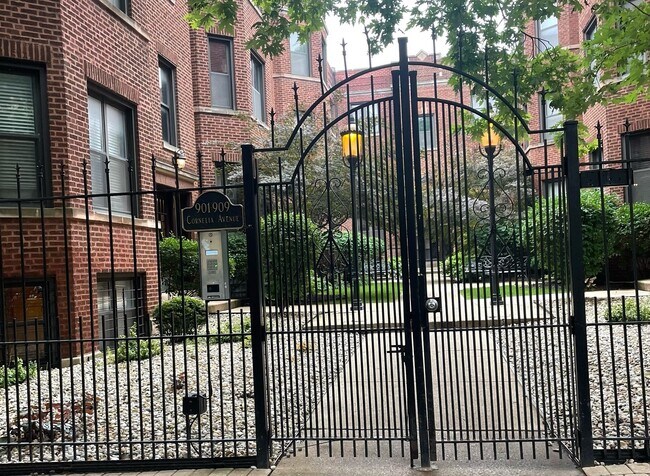 Foto del edificio - 903 W Cornelia Ave