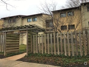 Building Photo - 5715 Harpers Farm Rd