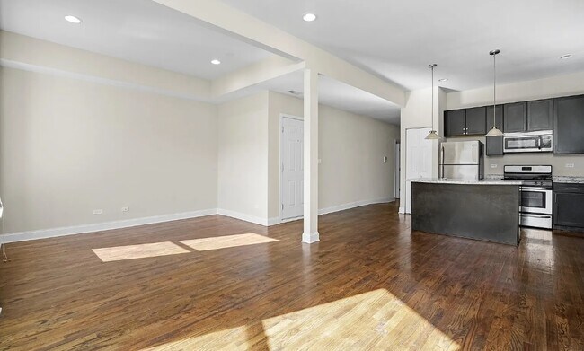 Foto del edificio - 4542 S Indiana Ave