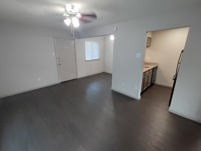 Building Photo - 5156 Vandelia St