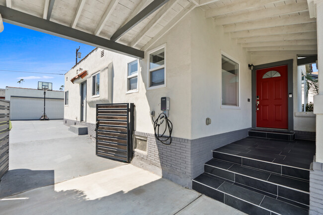 Building Photo - 1438 W 94th Pl