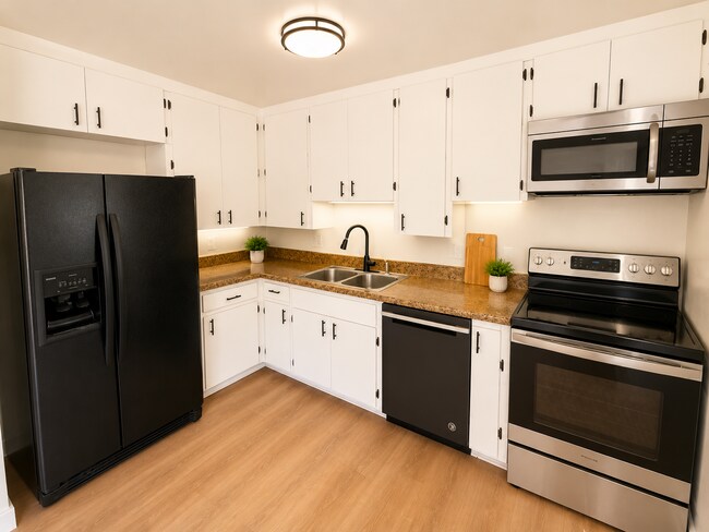 Foto del edificio - Updated 5 bedroom home is ready for you!