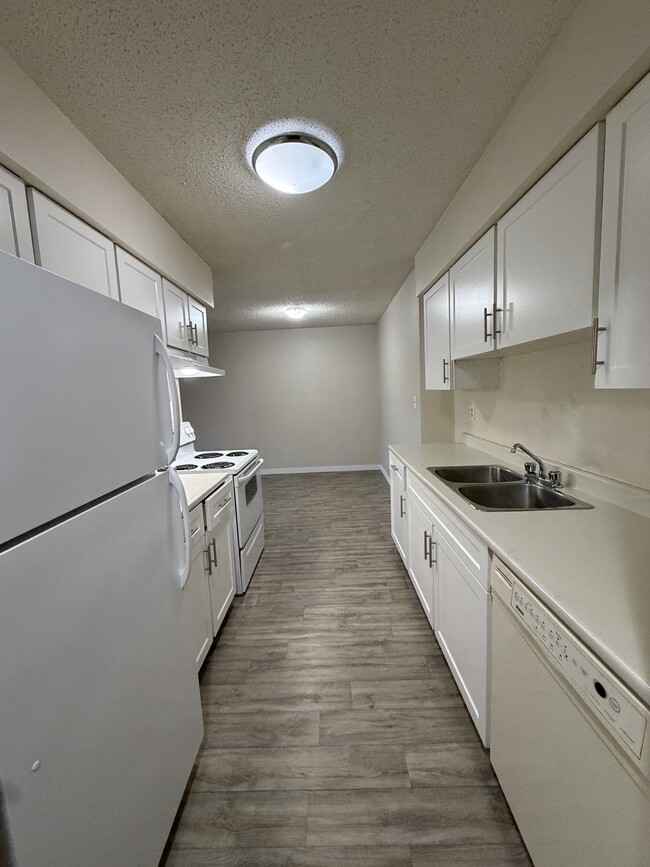 Building Photo - 45598-45598 McIntosh Dr