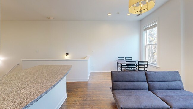 Building Photo - Room in Shared 3 bed/2 bath home