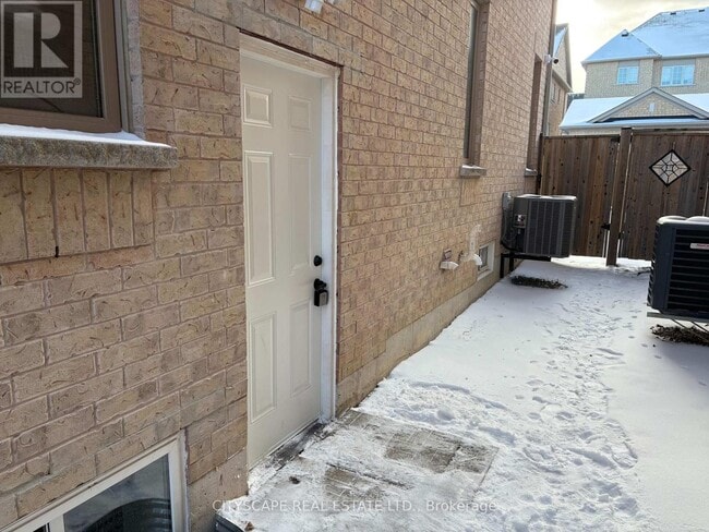 Photo du bâtiment - 5582 Meadowcrest Ave