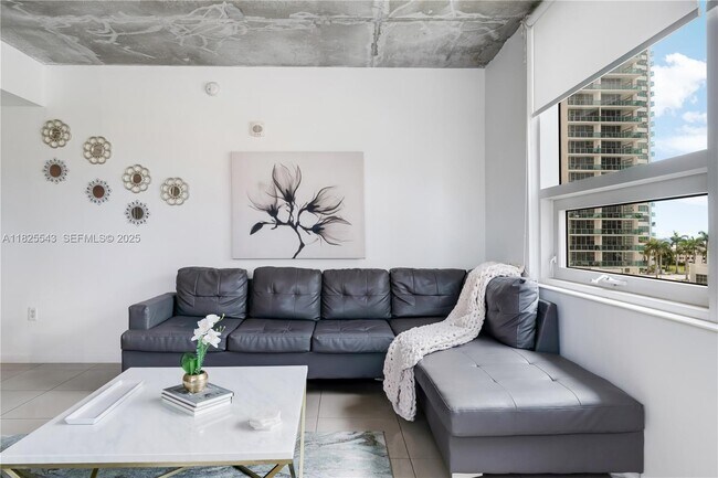 Building Photo - 3250 NE 1st Ave