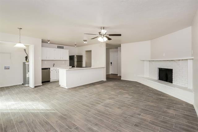 Building Photo - 603 Woodcrest Way