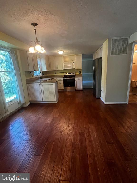 Building Photo - 15404 Beachview Dr