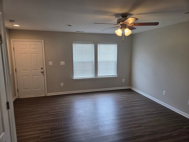 Sala de estar - 128 Loblolly Dr