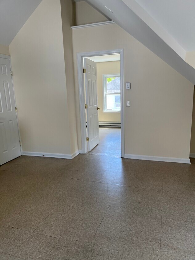 34 Clarks Hill Ave Unit 2, Stamford, CT 06902 Apartments in Stamford