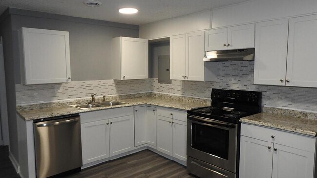 Building Photo - 18722 S Lakeside Ln