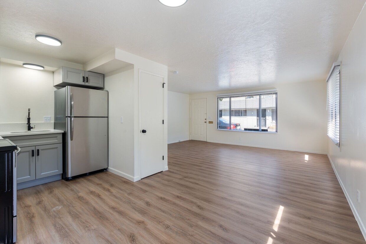 Primary Photo - Renovated 2BR in Milwaukie