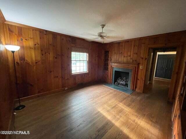 Building Photo - 411 S Elm St