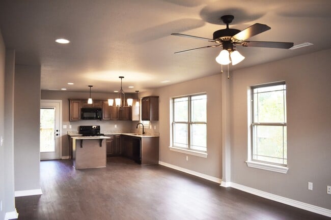 Foto del edificio - 3 Bedroom 2.5 Bathroom Home in Fayetteville AR!