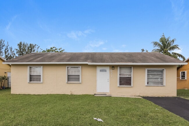 Building Photo - 621 SW 83rd Ave