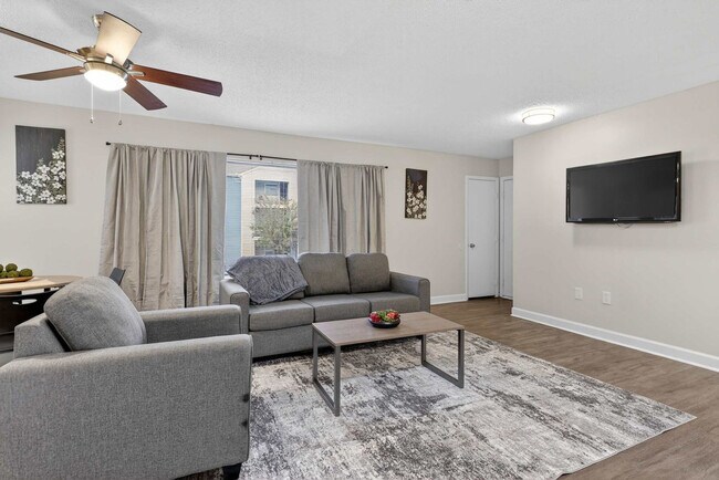 Foto del edificio - 800 Alexander Rd