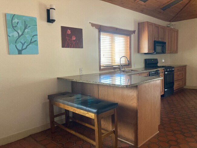 Foto del edificio - 5991 Corrales Rd