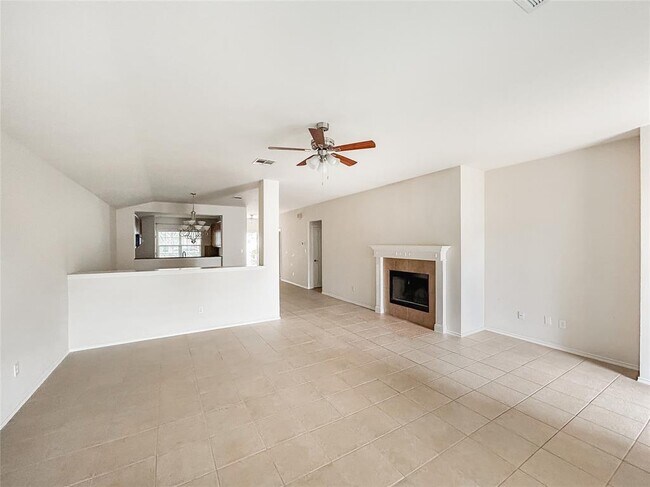 Foto del edificio - 7810 Squirrel Hollow Dr