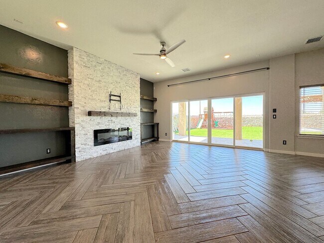 Foto del edificio - Spacious East El Paso 5 bed Refrig A/C!