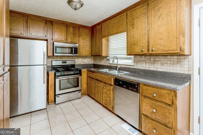 Foto del edificio - 5851 Taylor Creek Dr