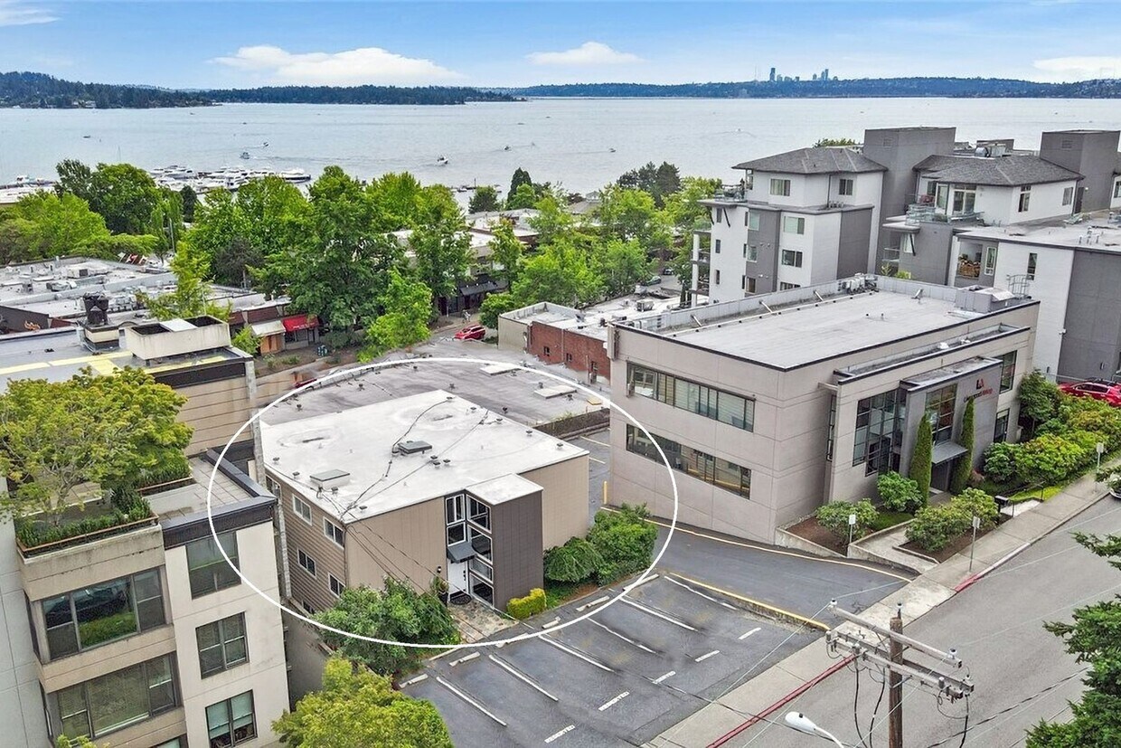 Foto principal - 2bd/1ba Kirkland Condo