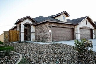 Building Photo - 205 Hidden Springs Dr