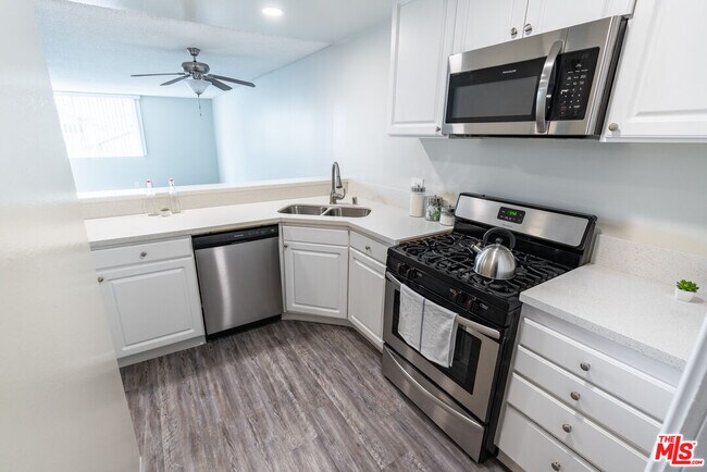 Foto del edificio - 4220 Harbor Blvd