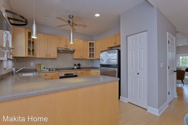 Foto del edificio - 3 br, 3 bath House - 213 126th Avenue