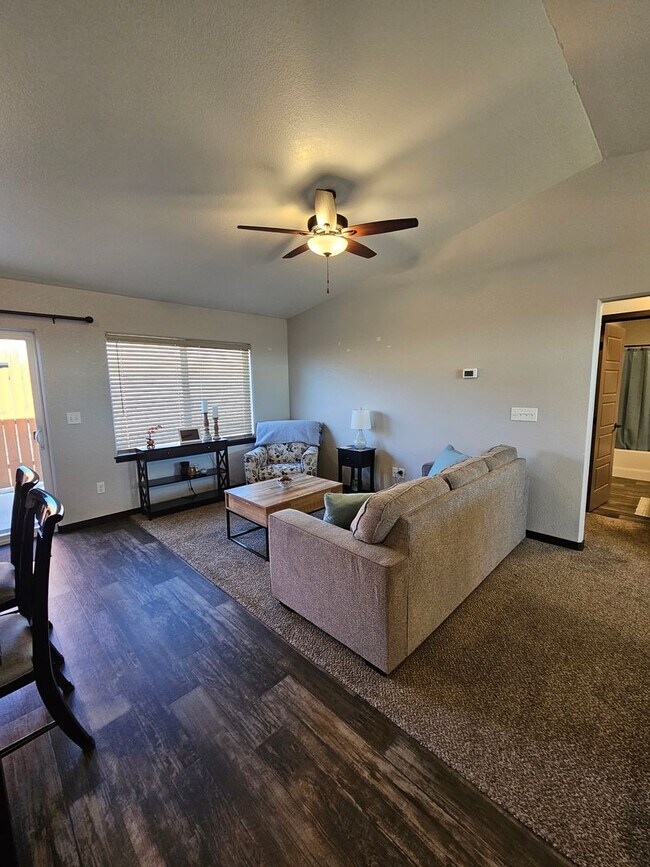 Building Photo - 4 BED | 2 BATH | DOUBLE GARAGE | RAPID VALLEY