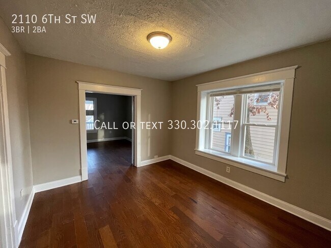Building Photo - 2110 6th St SW