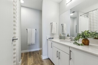 Building Photo - Evoke