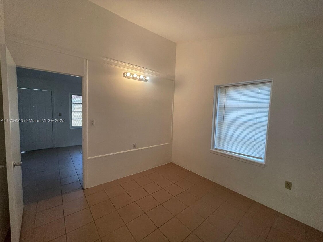Foto del edificio - 840 SW 7th St