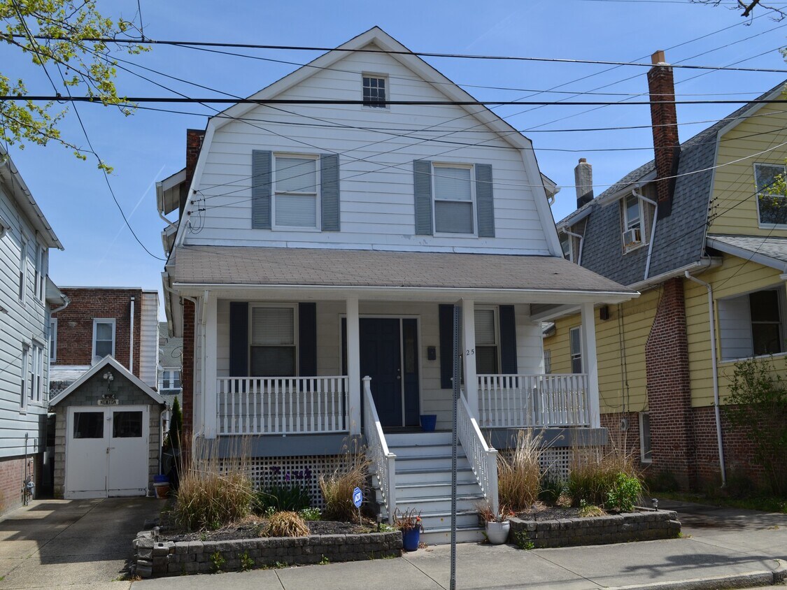 Primary Photo - 25 Newton Ave