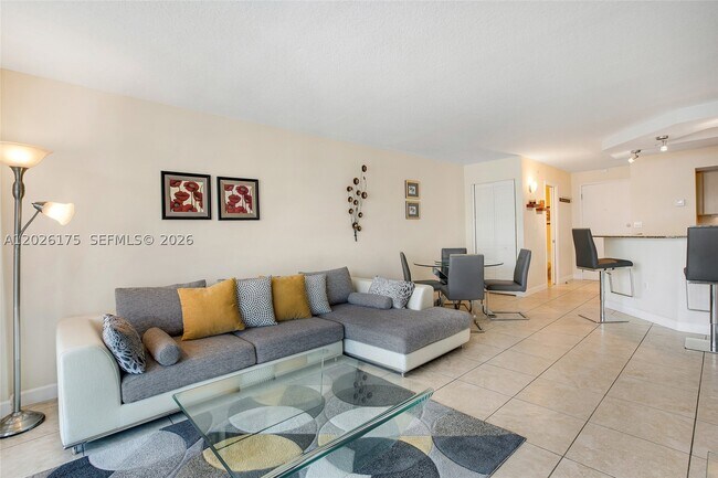 Foto del edificio - 6917 Collins Ave