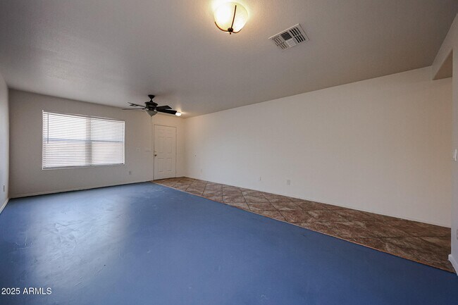 Foto del edificio - 5919 W Trumbull Rd