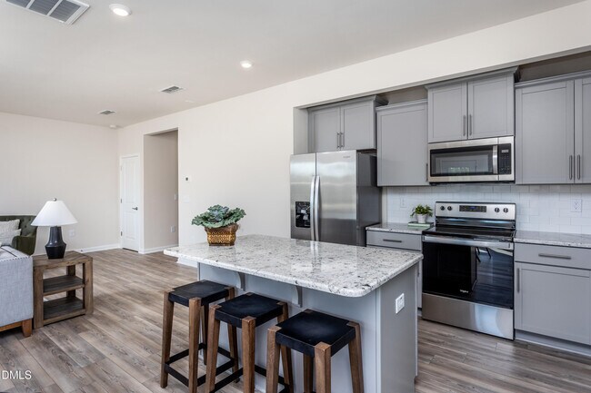 Foto del edificio - 1212 carpenter Falls Avenue-