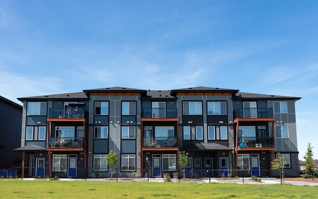 Building Photo - Essential Aurora